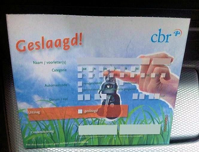 De felicitatiekaart die geslaagden van Autorijschool Heijmink ontvangen