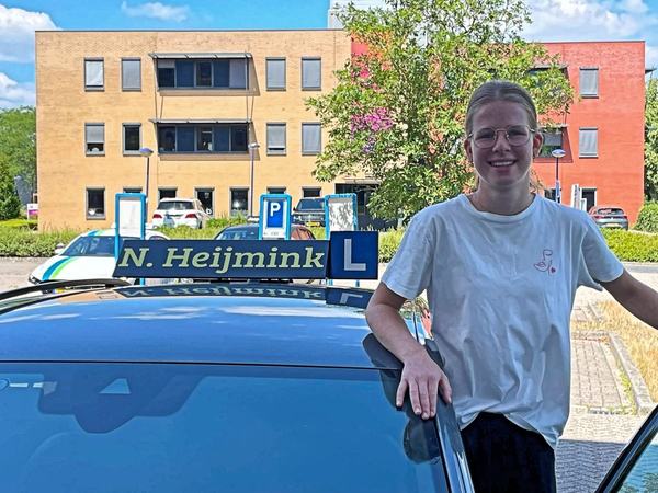 Anouk Theunissen is geslaagd voor het rijbewijs bij Autorijschool Heijmink