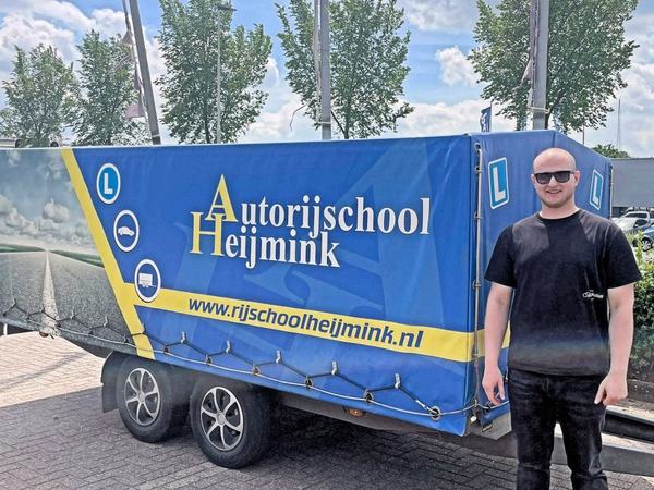 Bas Vermeulen is geslaagd voor het rijbewijs bij Autorijschool Heijmink