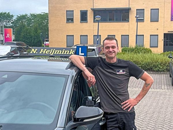 Floris Pietersma is geslaagd voor het rijbewijs bij Autorijschool Heijmink