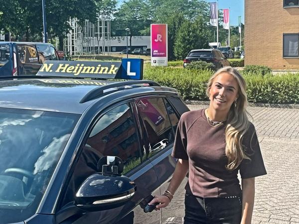 Robin Heens is geslaagd voor het rijbewijs bij Autorijschool Heijmink