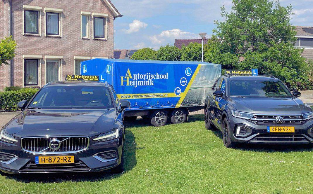 Lesauto van Autorijschool Heijmink met daklamp